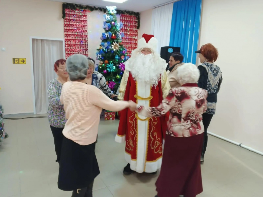 15 января в «Клубе села Анна» прошло замечательное событие — Святки-колядки! Старшее поколение села собралось вместе для весёлых хороводов и традиционных гаданий.