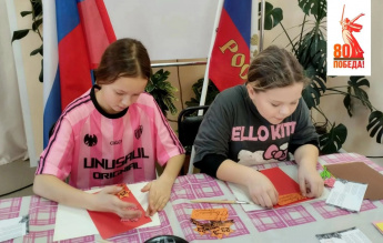 1 февраля в "Клубе села Анна" состоялся трогательный мастер-класс по изготовлению поздравительных открыток к 23 февраля. Каждая открытка будет отправлена в зону СВО накануне праздника.