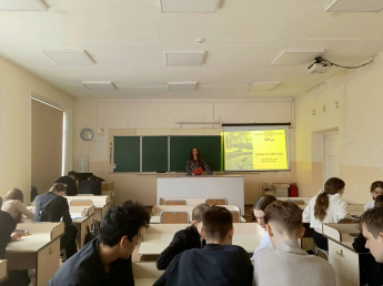 24 апреля Сотрудники Ливадийского дома культуры провели познавательные уроки для учащихся, посвящённые значимой странице в истории нашей страны — битве за Москву.