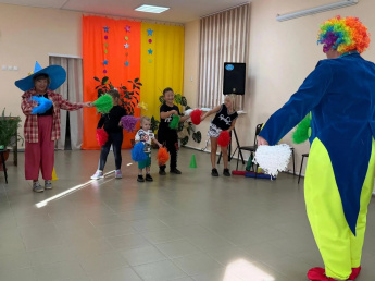19 сентября Клёпа и Незнайка устроили настоящую "Весёлую перемену" в "Клубе села Анна"! Ребята играли, танцевали и веселились от души.