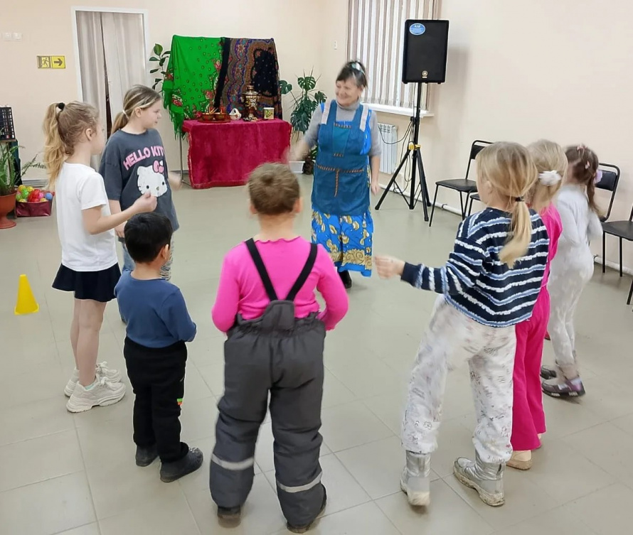 15 февраля в "Клубе села Анна" прошел увлекательный мастер-класс, на котором участники создавали оригинальные фоторамки своими руками