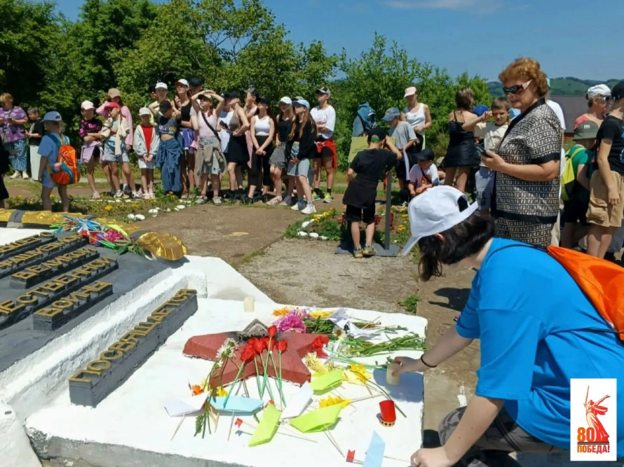22 июня В селе Анна прошли мероприятия, посвящённые Дню памяти и скорби. Митинг памяти "Не может быть забвения" и акция "Свеча памяти"