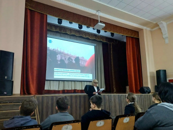 7 ноября в Ливадийском доме культуры состоялся важный видеолекторий, посвященный событиям Октябрьской революции (1917 года). Участники погрузились в атмосферу исторических изменений, узнали о ключевых фигурах и значении революции для России и мира.