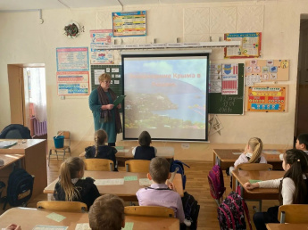 17 марта Крым: Воссоединение, Культура и Единство — Празднуем вместе! Сотрудниками Ливадийского дома культуры были организованы и проведены уроки для учеников начальных классов, посвящённые важной дате — Дню воссоединения Крыма с Россией