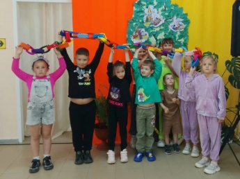 6 июня в СП "Клуб села Анна" прошла игра-путешествие для детей "Там на неведомых дорожках". Ребята отвечали на вопросы викторины, играли в игры и исследовали удивительные истории Александра Сергеевича.
