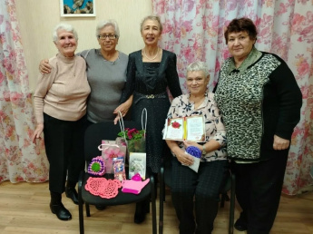 Юбилей с душой! 30 октября очередное весёлое событие отметили в вокальном коллективе "Русская песня". На этот раз с 70-летием поздравили Нину Николаевну Друзяк!